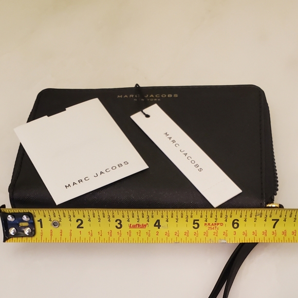 Marc Jacobs Cell Phone Wallet - Picture 4 of 9